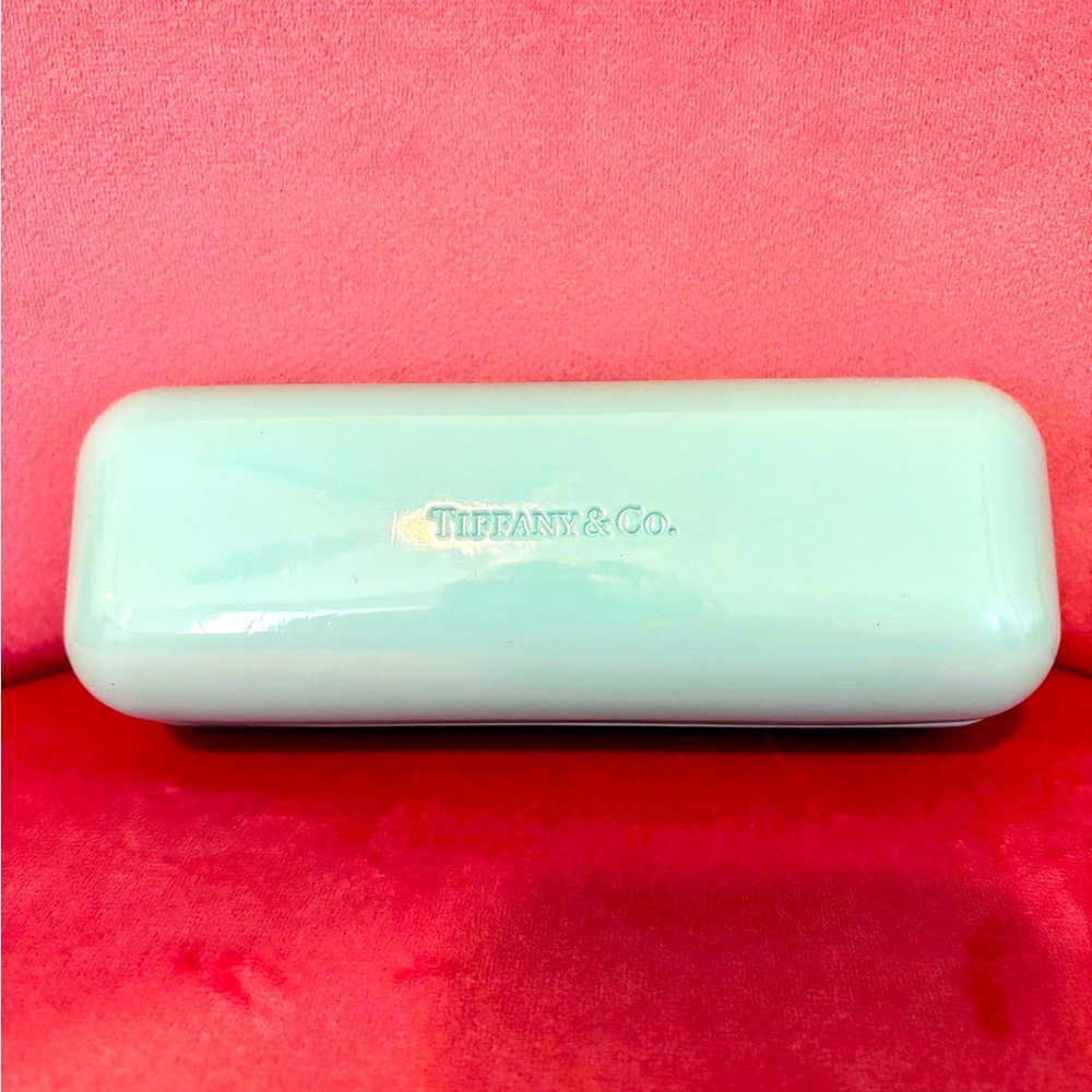 Tiffany & Co., reading glasses case, excellent condition.